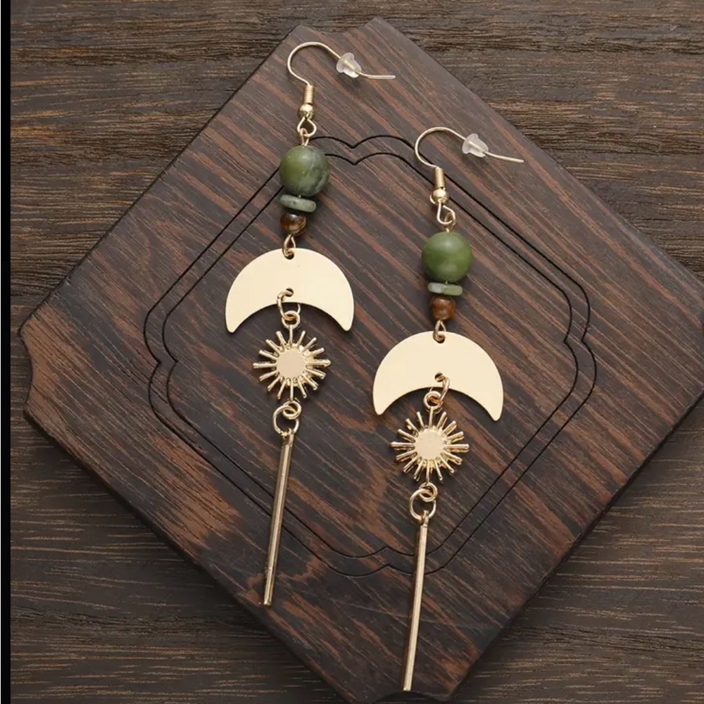 🛍️ 3FOR20 | Gold and Green Dangle Earrings